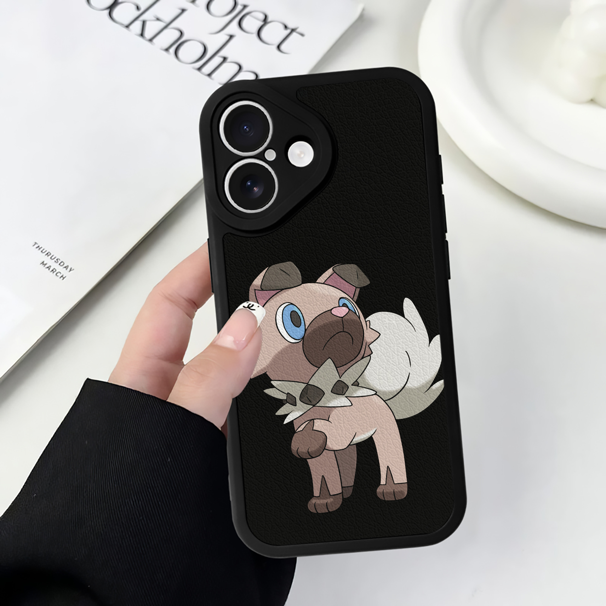 （画像用） ポケットモンスター Pokémon 【iPhone 16シリーズ対応】シリコンスマホケース（レザー調） 材質：シリコン